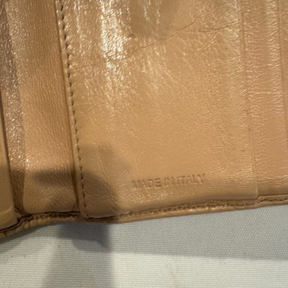 Authentic Prada small soft leather wallet with authenticity card and box - Picture 5 of 15